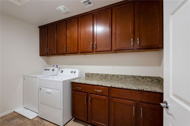 Building Photo - 4073 Blue Opal Wy