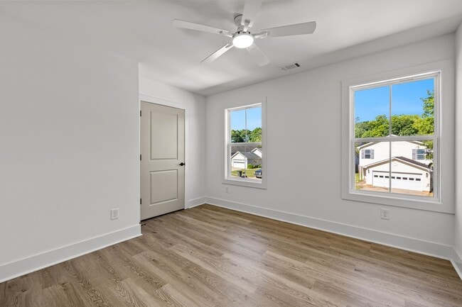 Building Photo - 3 Bedroom House Walkable to downtown Zebulon with Lawncare included!