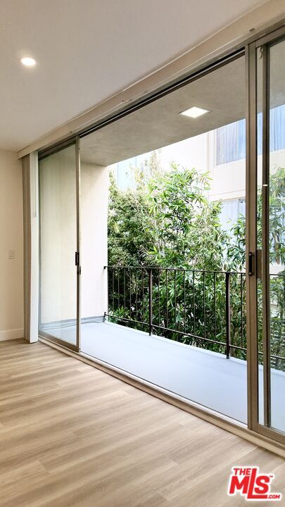 Building Photo - 414 N Palm Dr