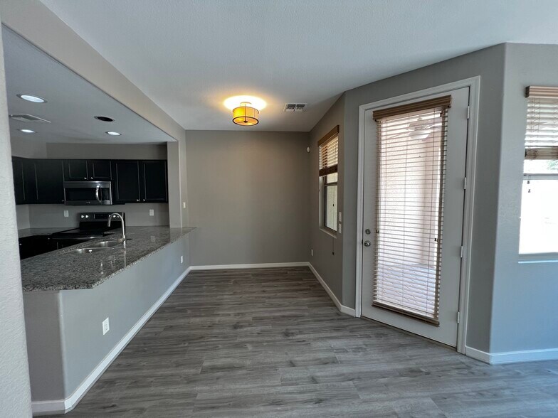 Building Photo - 1886 E Don Carlos Ave