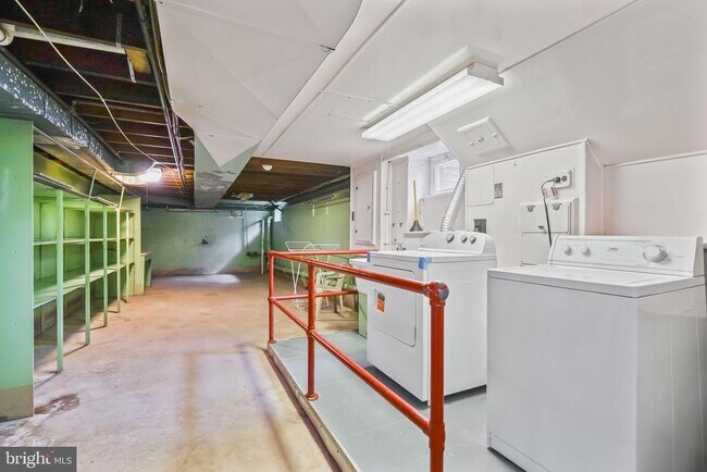 Building Photo - 1125 Parkway Ave