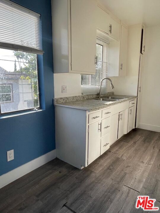 Building Photo - 417 N Ardmore Ave