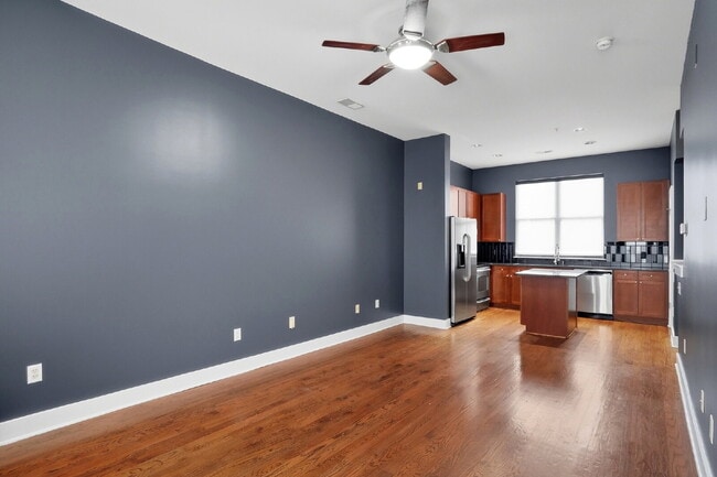 Building Photo - Modern Multi-Level 2BR Retreat with Garage Near Uptown Charlotte