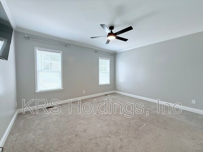 Building Photo - 5810 Spring Glen Lane