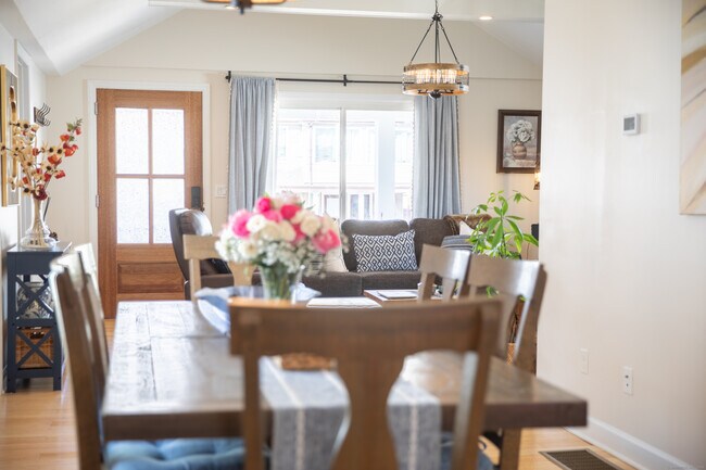 Building Photo - 29 Quintard Terrace