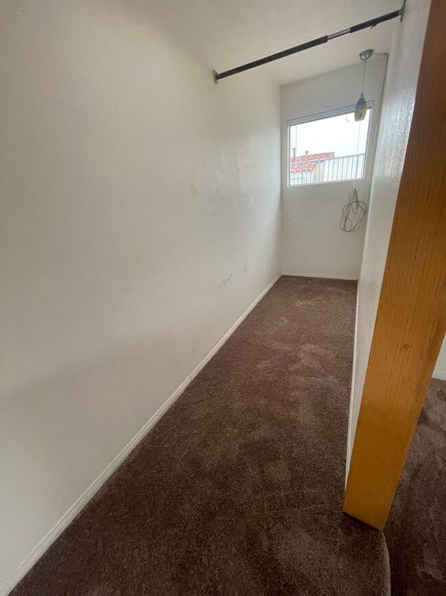 Building Photo - Point Loma 3 Bedroom 2 1/2 Bath Loft Style Townhome