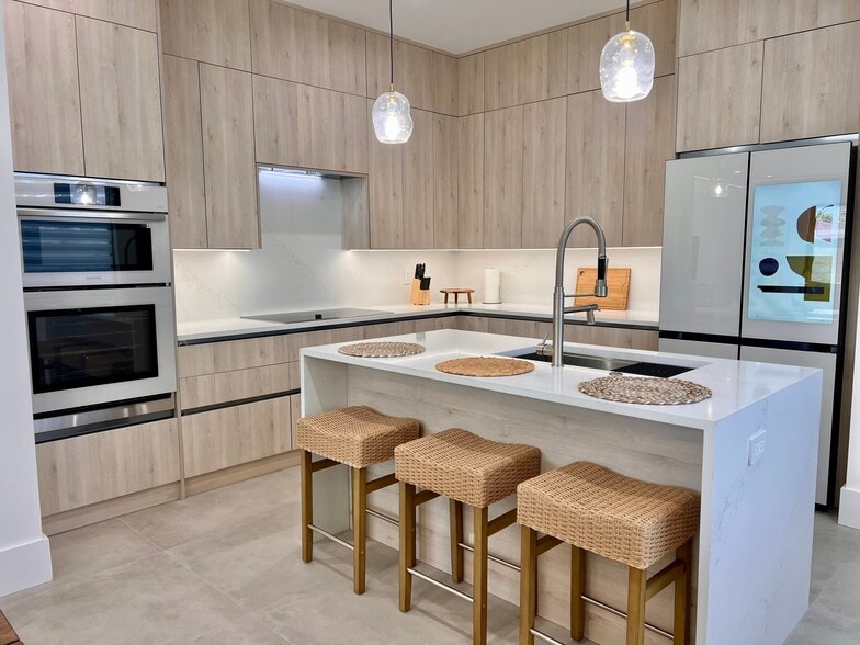 Building Photo - 300 SW 7th St