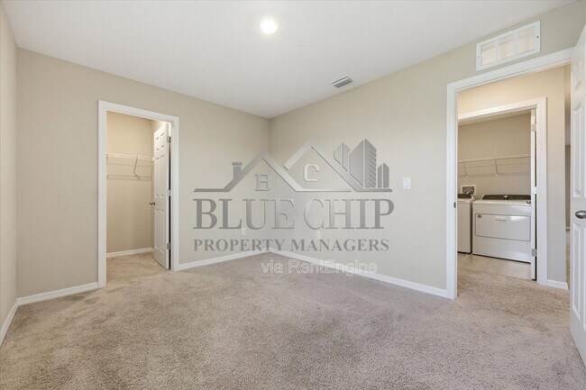 Building Photo - 12937 Camarillo Pl