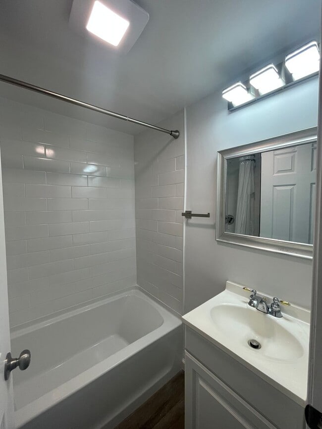 Building Photo - Modern, Fully Renovated 3-Bedroom Apartment – $1,850/month | Pittsfield, MA