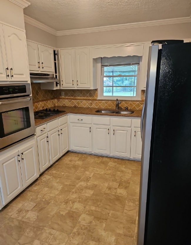 Building Photo - Perfect Peachtree City Location, 3 Bedroom...