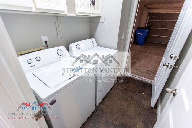 Building Photo - 4821 N 92nd Ln