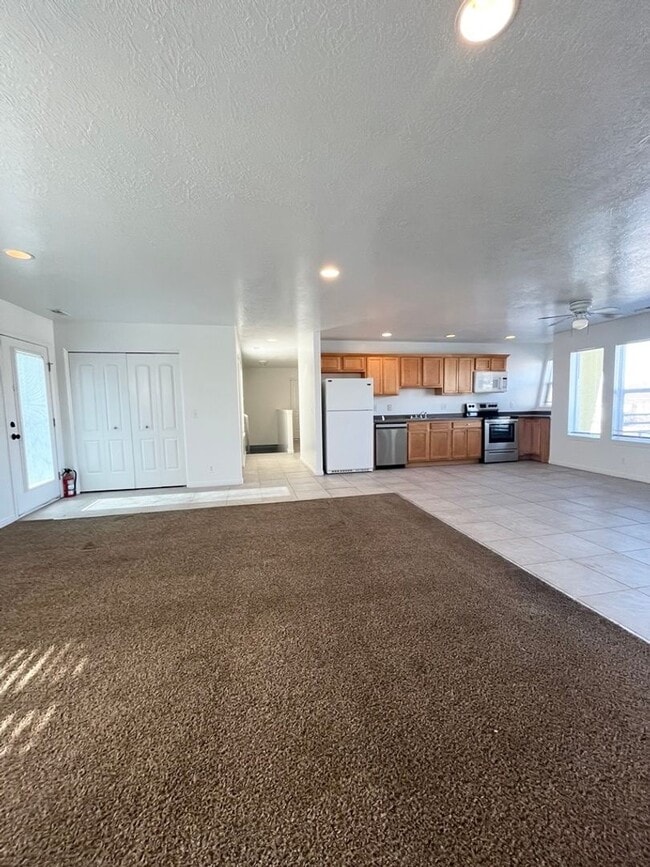 Building Photo - 1285 W 500 N