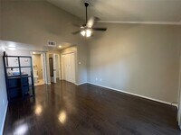 Building Photo - 12315 Glenview Dr