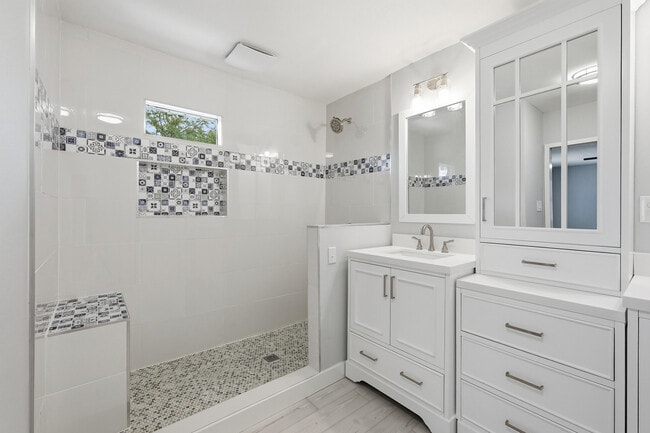 Building Photo - 120 Dyer St