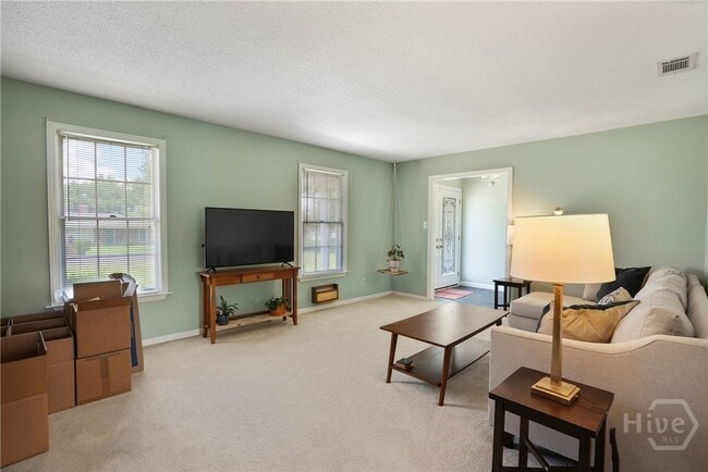 Building Photo - 204 Pine Grove Dr