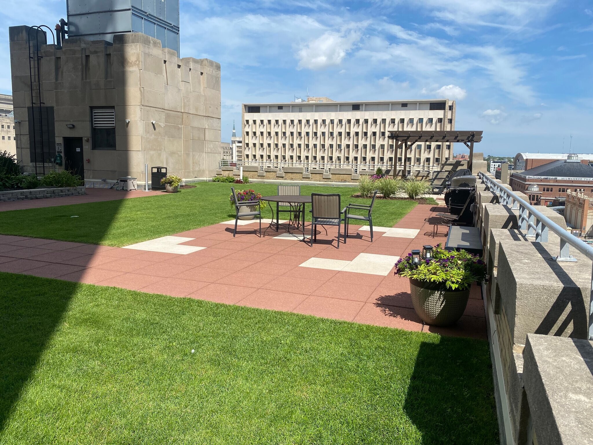 Building Photo - 606 W Wisconsin Ave