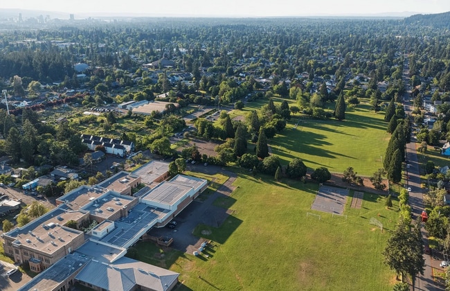 Building Photo - 7057 SE 60th Ave