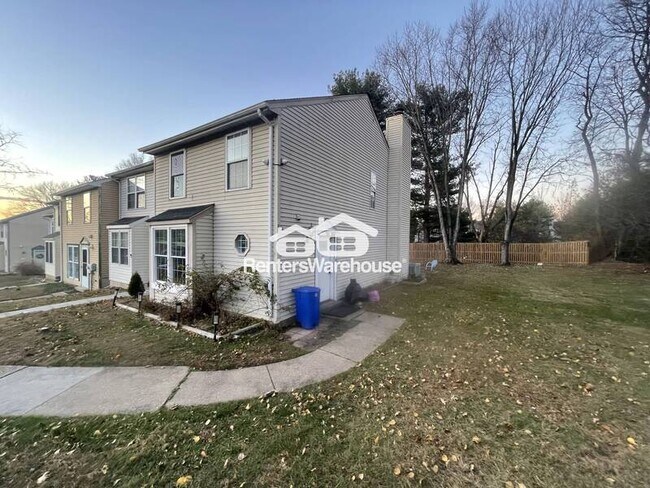 Building Photo - 1331 Stockett Square