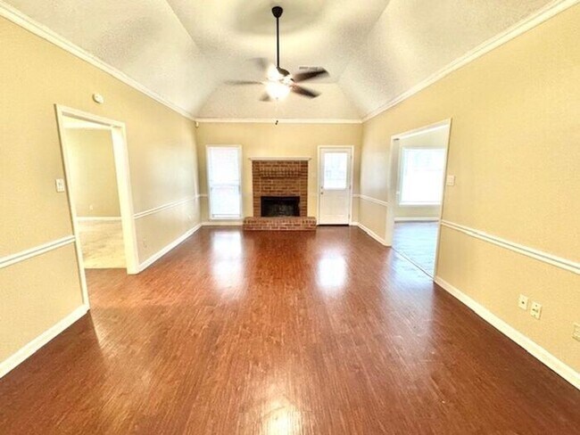 Building Photo - Now Leasing A Spacious 3-Bedroom 2 Bath Ho...