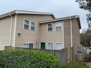 Building Photo - 2BD/1.5BA Townhouse located on the Germantown/Memphis Line!