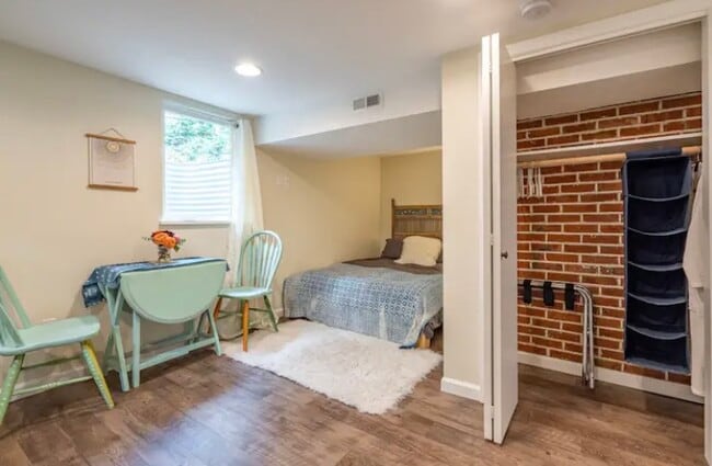 Building Photo - 3330 SE Franklin St