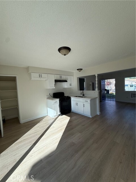 Building Photo - 558 S Benjamin St