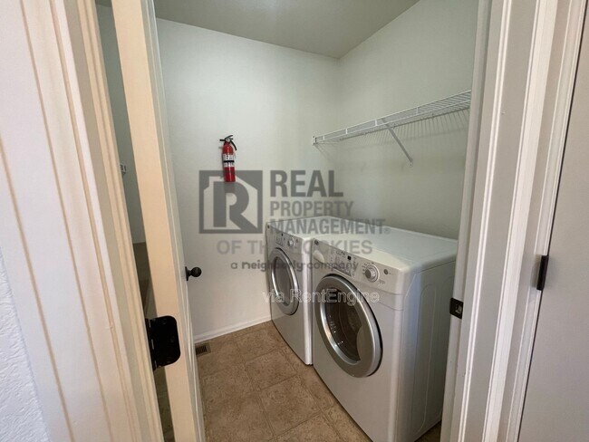 Building Photo - 420 Territory Ln