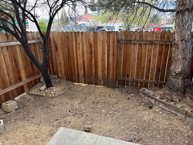 Building Photo - Townhouse in NW Reno