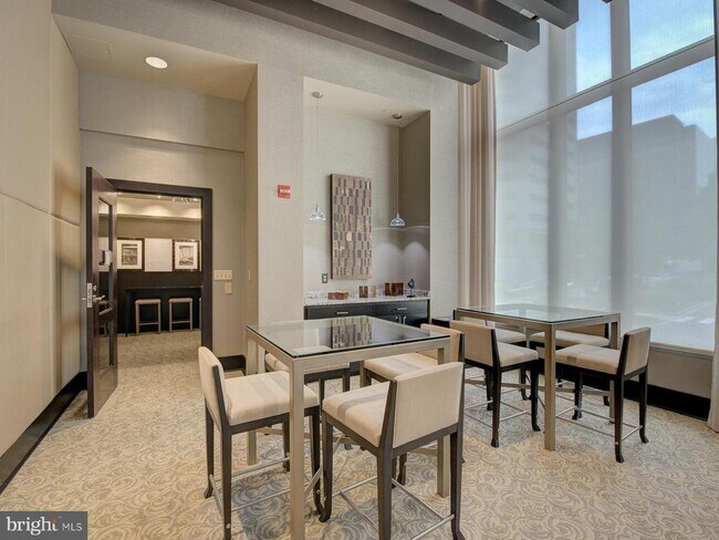 Building Photo - 1111 19th St N