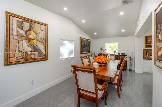 Building Photo - 1360 SW 16th St