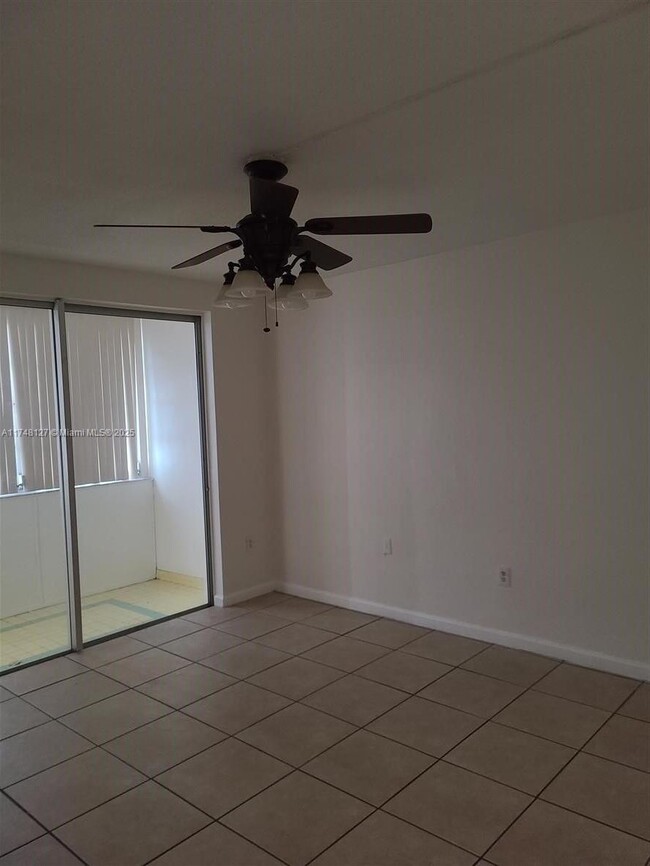 Building Photo - 1591 NE Miami Gardens Dr