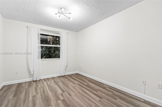 Building Photo - 17150 N Bay Rd