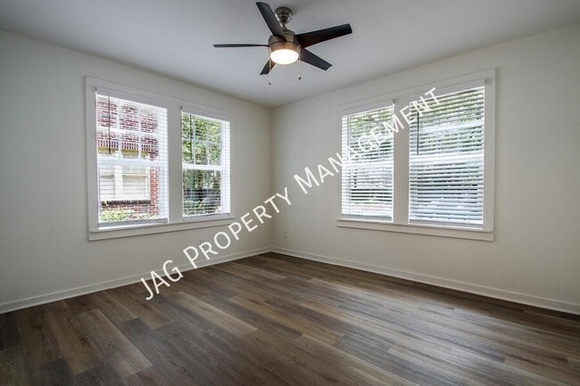 Building Photo - 2892 College St