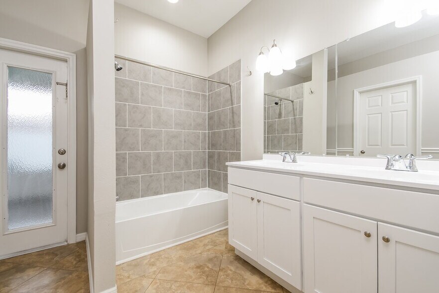 Building Photo - 2501 Tiger Maple Ct