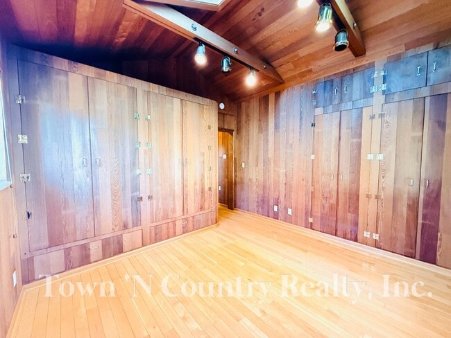 Building Photo - Charming 2BR/1BA Home in Maple Park – Full...