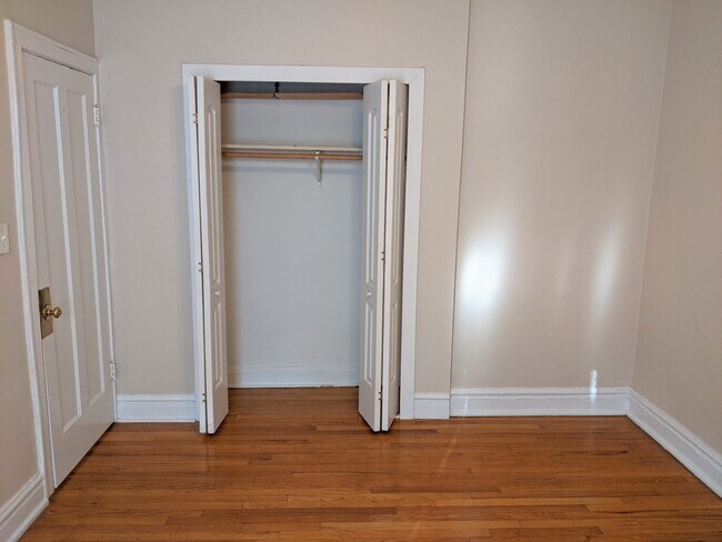 Building Photo - 908 Reba Pl