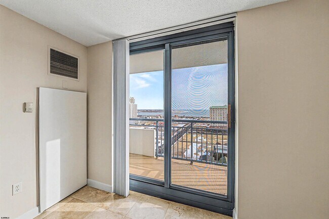 Building Photo - 526 Pacific Ave