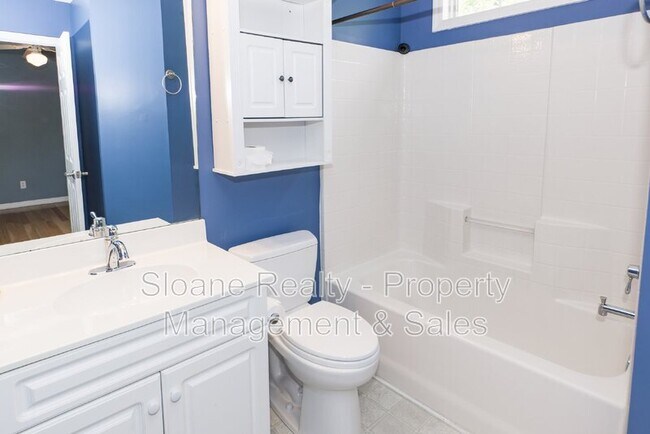 Building Photo - 112 Tanglewood Cir