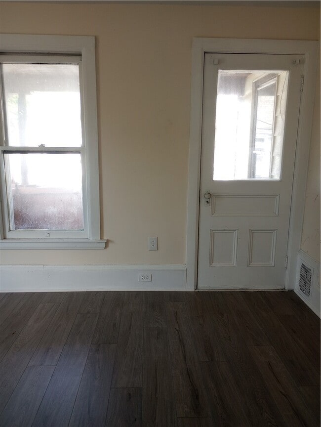 Building Photo - 410 Linden Pl
