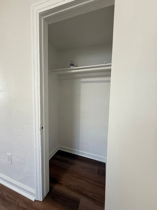 Building Photo - 1578E