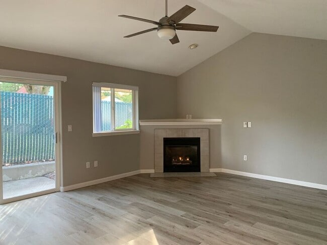 Building Photo - 13631 SE Oatfield Rd