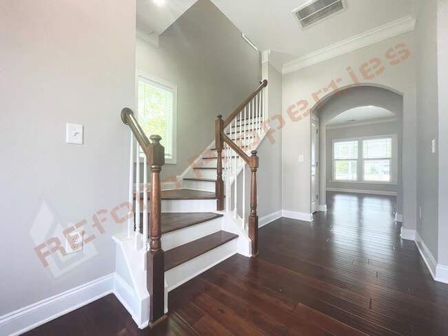 Building Photo - Lovely & Spacious 3 Bedroom, 2.5 Bathroom ...