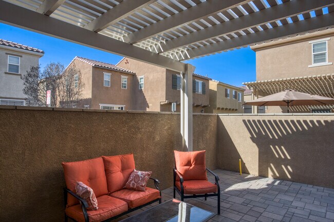 Building Photo - 520 Calle Vibrante