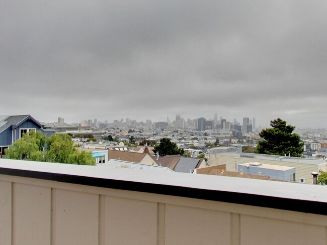 Building Photo - 4BR Home with Jaw-Dropping Views, Garage, ...