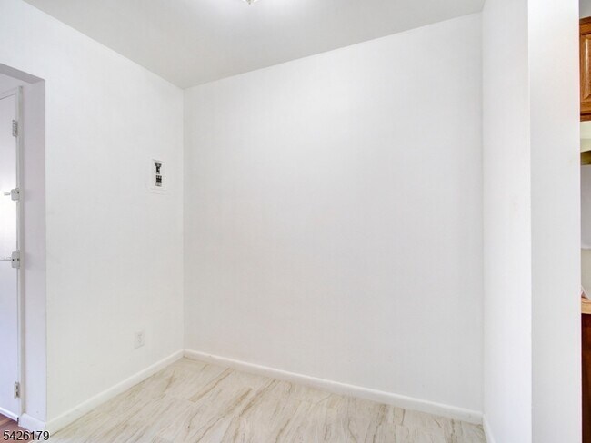 Building Photo - 365 Bloomfield Ave