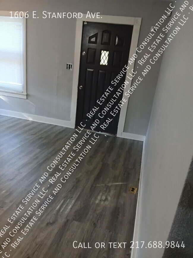 Building Photo - 1606 E Stanford Ave