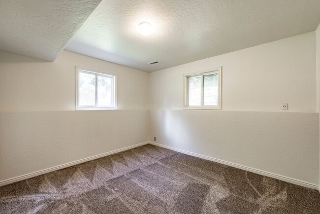 Building Photo - Tranquil Park Meadows Escape with Large Pr...