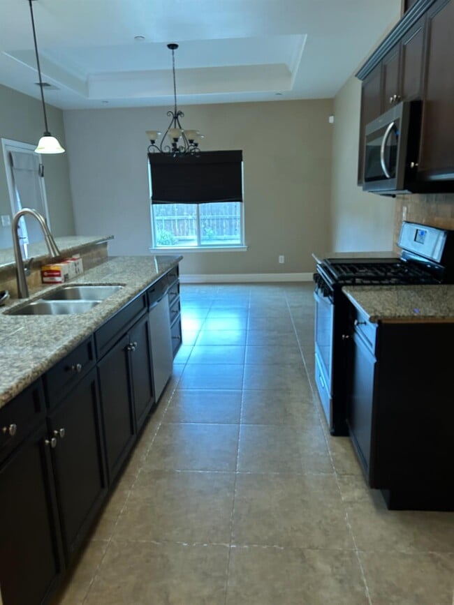 Building Photo - 2656 Cherry Tree Dr