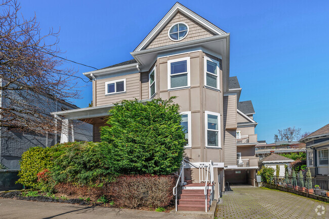 Building Photo - 2445 NW Lovejoy St