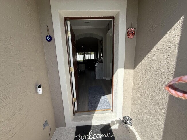 Building Photo - "Spacious 3-Bedroom Retreat with Bonus roo...